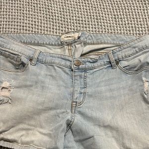 ✨2 for 1 Torrid Denim Distressed Shorts 3inch size 22✨